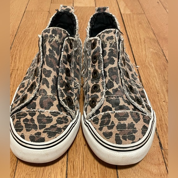 Blowfish Malibu Leopard Print Distressed Canvas Sneakers Women’s 8.5 - Picture 2 of 9